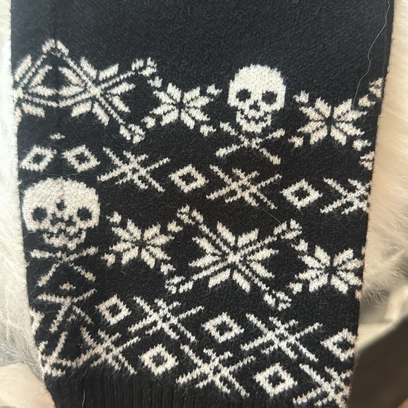 Black leggings with skulls - Picture 2 of 3